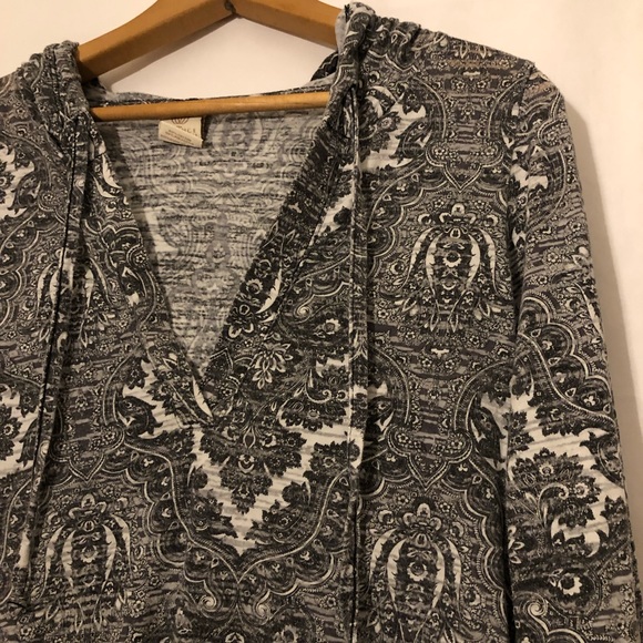 The Balance Collection Paisley Print Light Hoodie - Picture 4 of 5